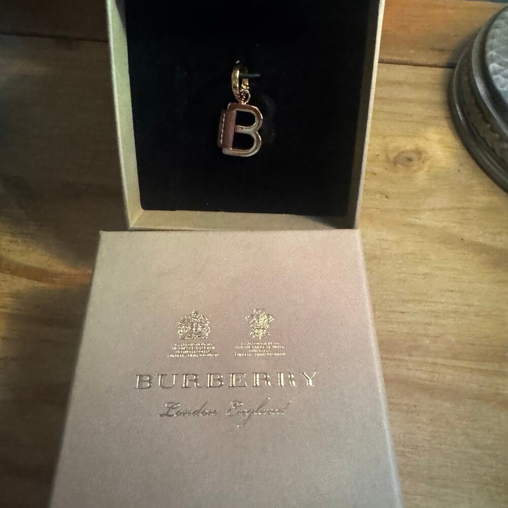 Burberry leather wrapped charm “B” NIB